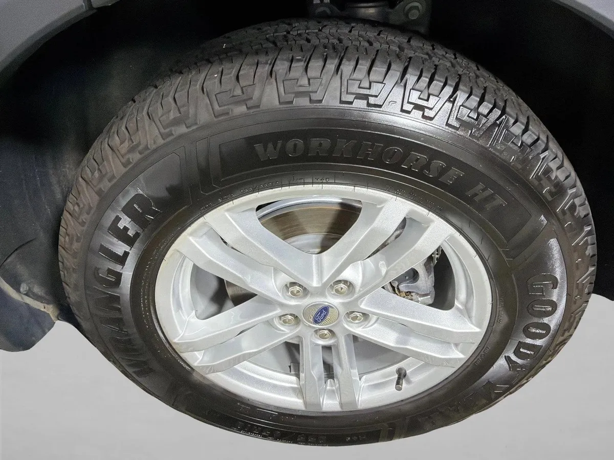 2023 Ford Explorer XLT thumbnail 20