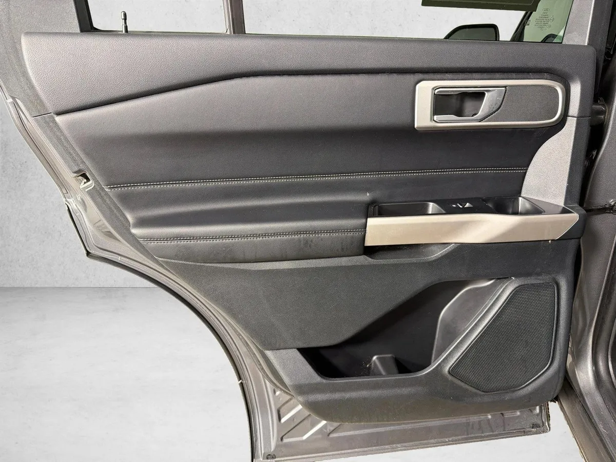 2023 Ford Explorer XLT thumbnail 22