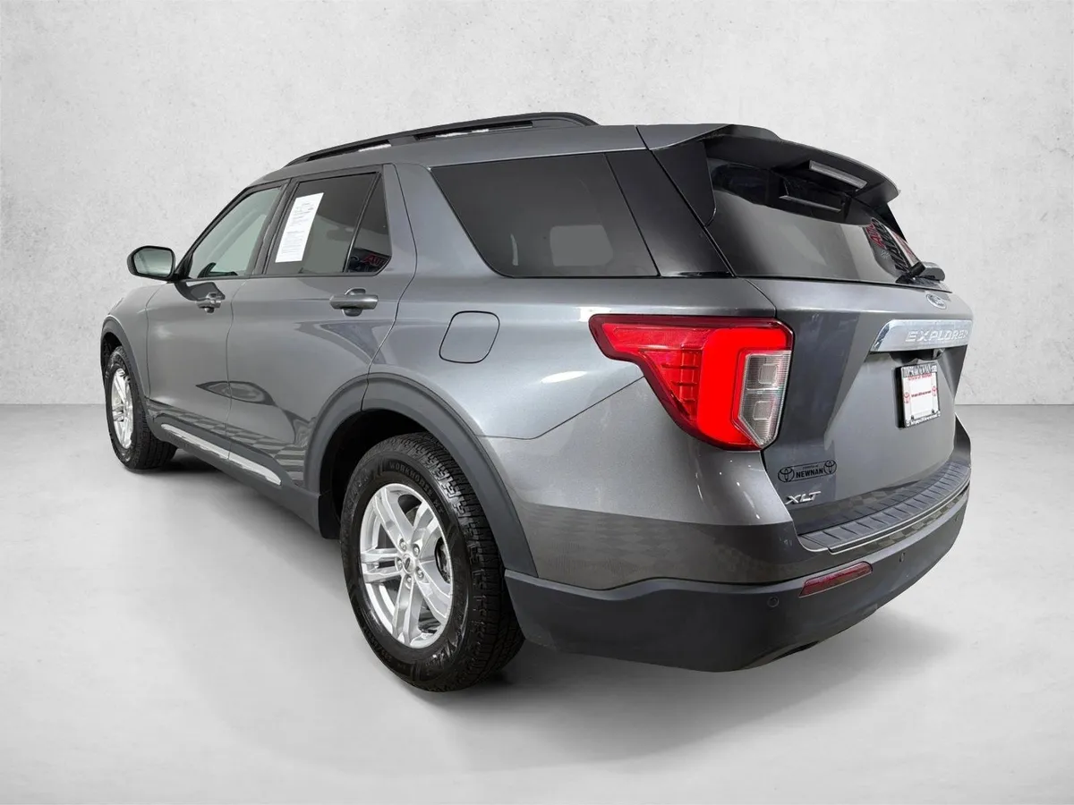 2023 Ford Explorer XLT thumbnail 5