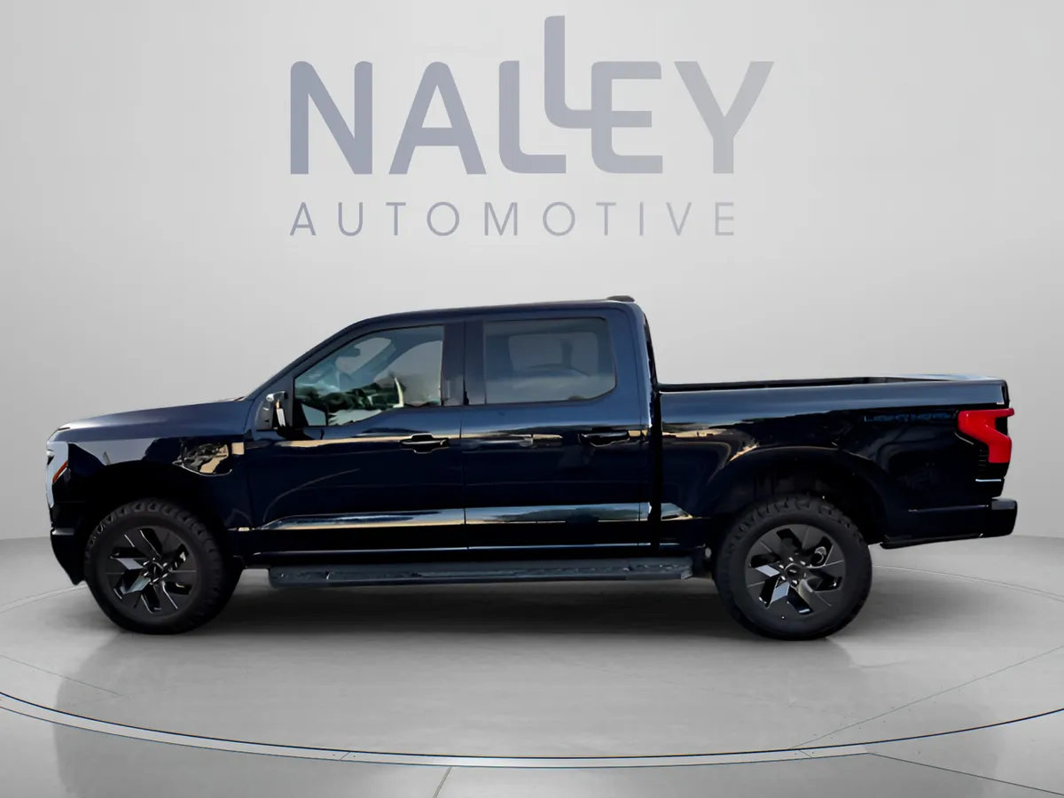 2023 Ford F-150 Lightning LARIAT thumbnail 2