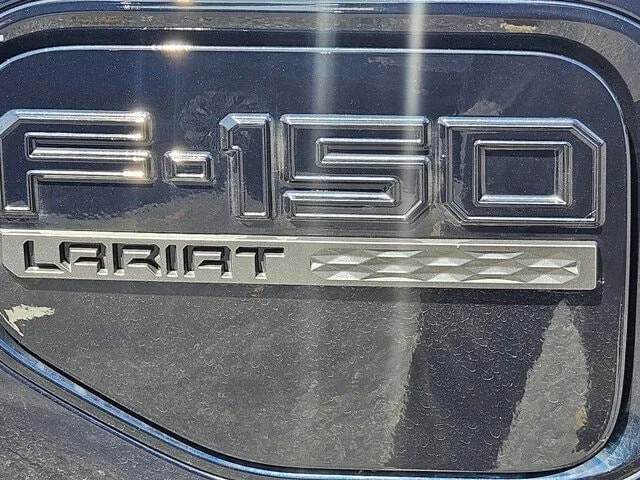 2023 Ford F-150 Lightning LARIAT thumbnail 25