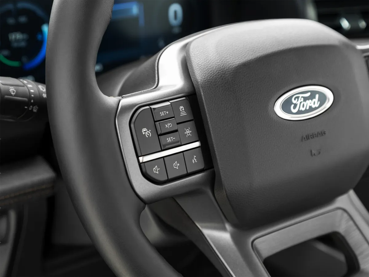 2023 Ford F-150 Lightning LARIAT thumbnail 43