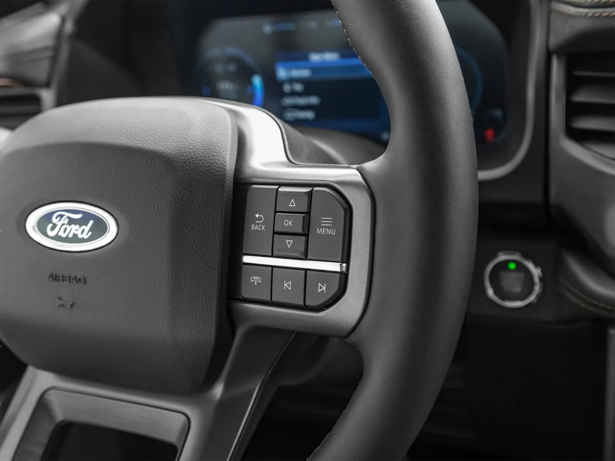 2023 Ford F-150 Lightning LARIAT thumbnail 44
