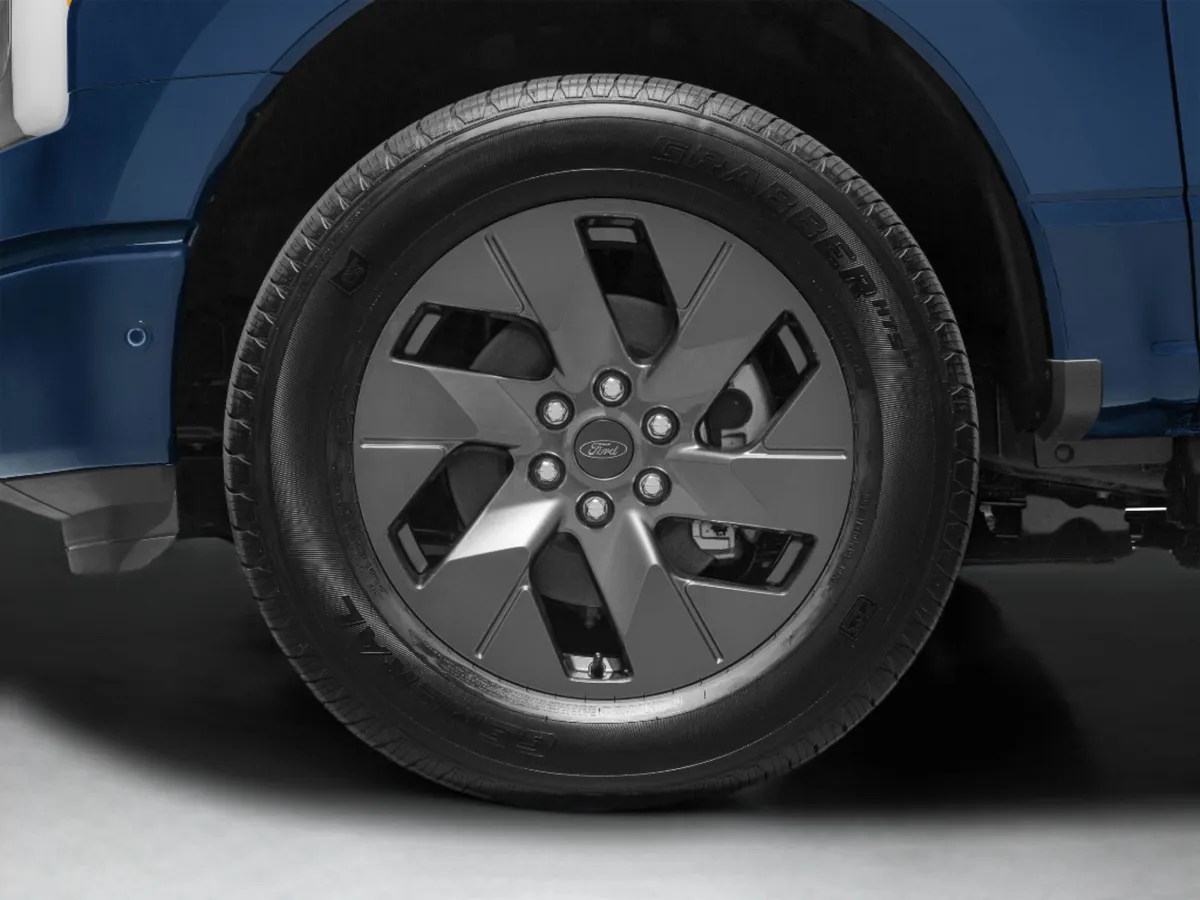 2023 Ford F-150 Lightning LARIAT thumbnail 47