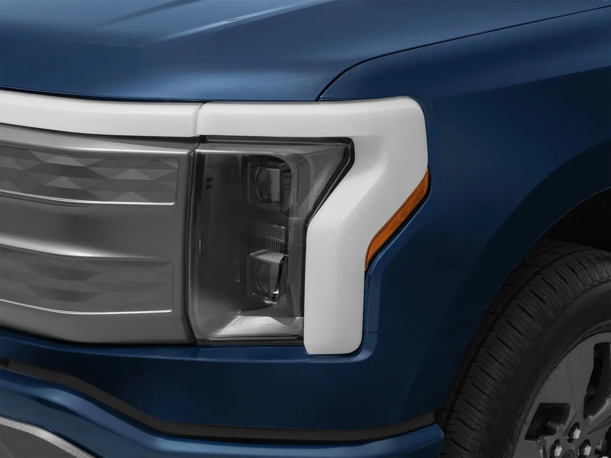 2023 Ford F-150 Lightning LARIAT thumbnail 48