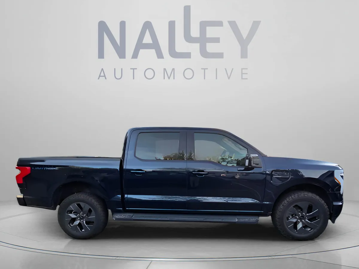 2023 Ford F-150 Lightning LARIAT thumbnail 5
