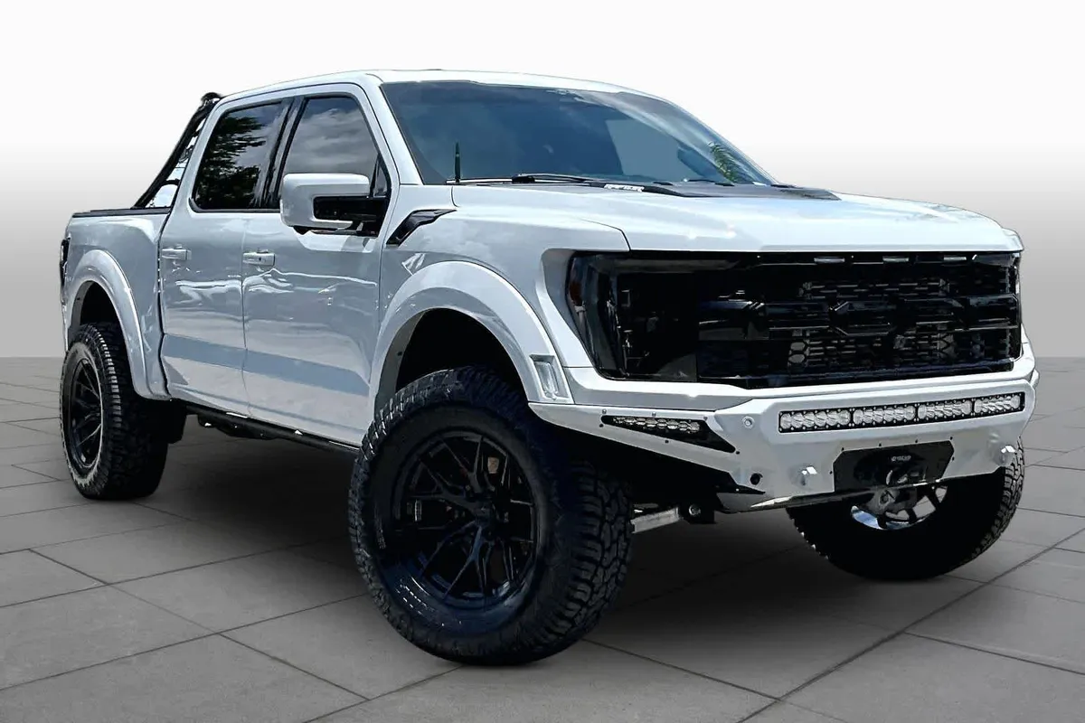 2023 Ford F-150 Raptor thumbnail 3
