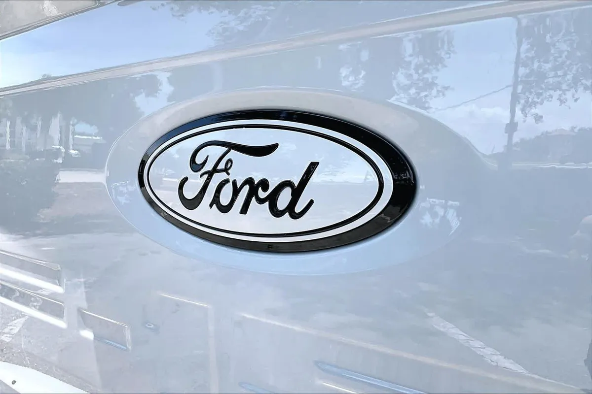 2023 Ford F-150 Raptor thumbnail 31