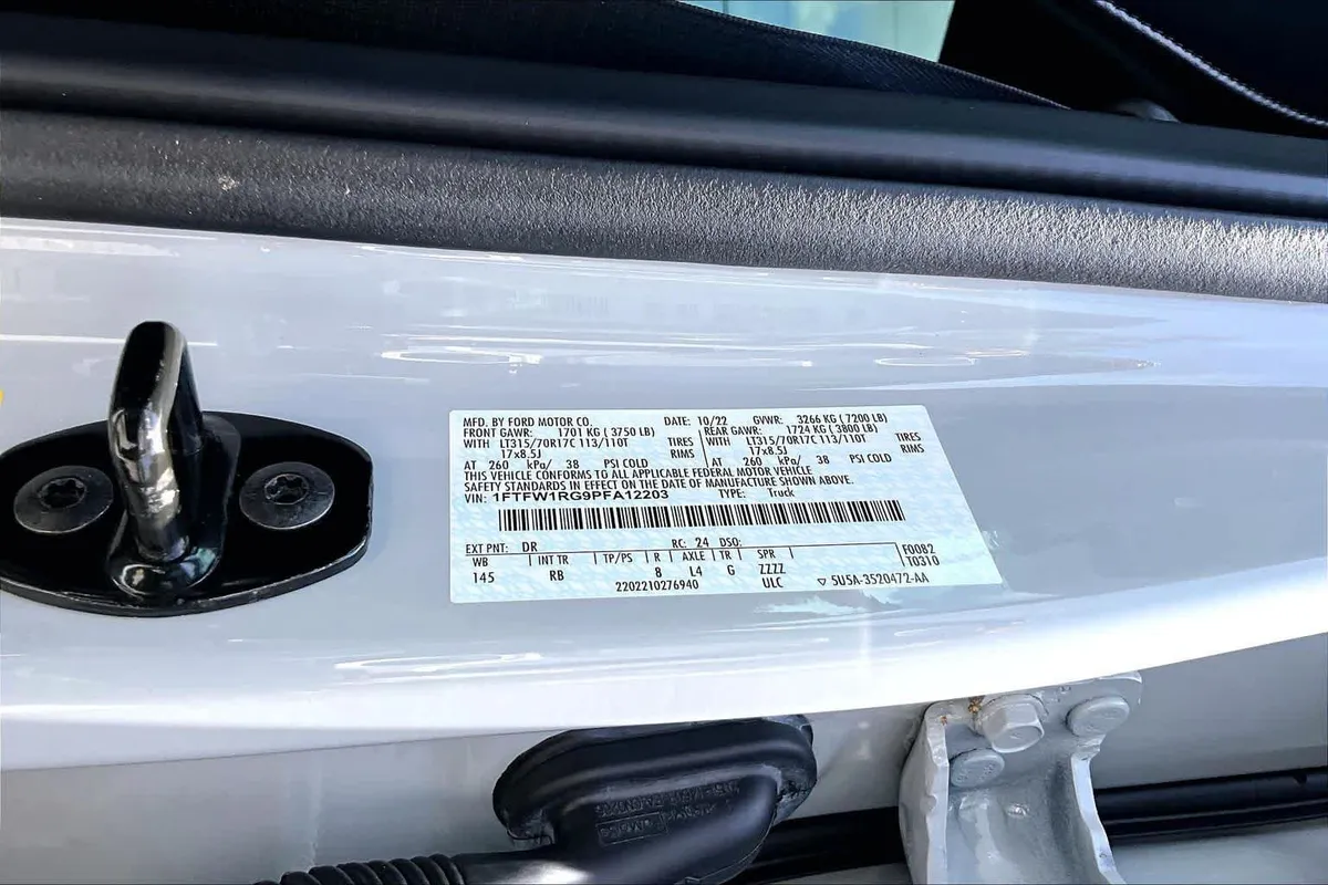 2023 Ford F-150 Raptor thumbnail 35
