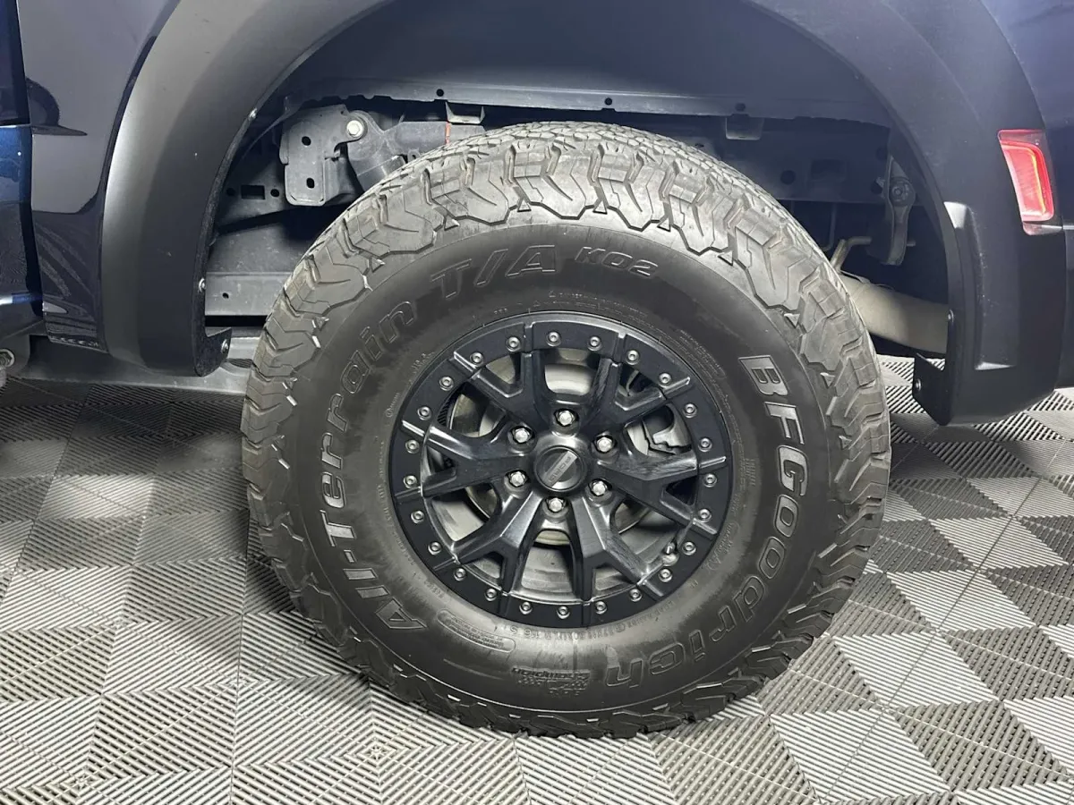 2023 Ford F-150 Raptor thumbnail 21