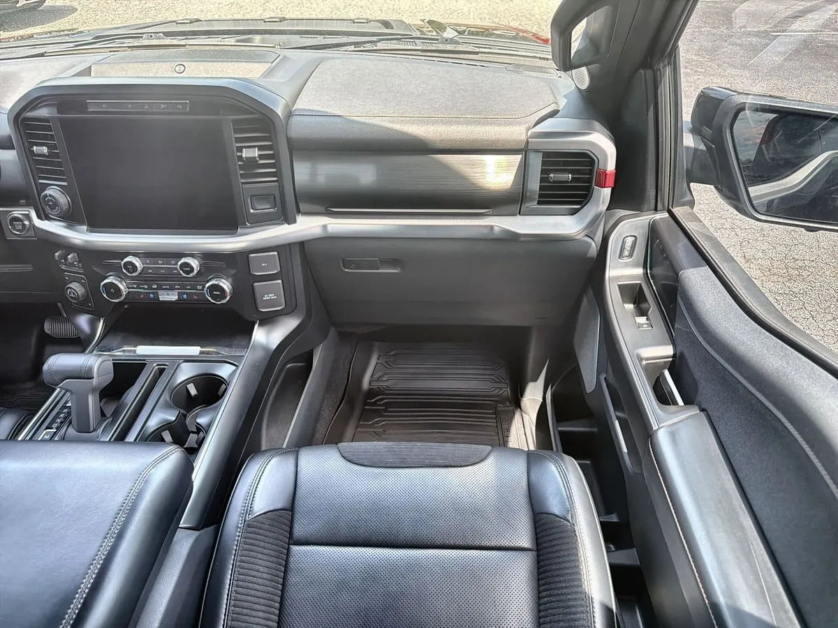 2023 Ford F-150 Raptor thumbnail 24