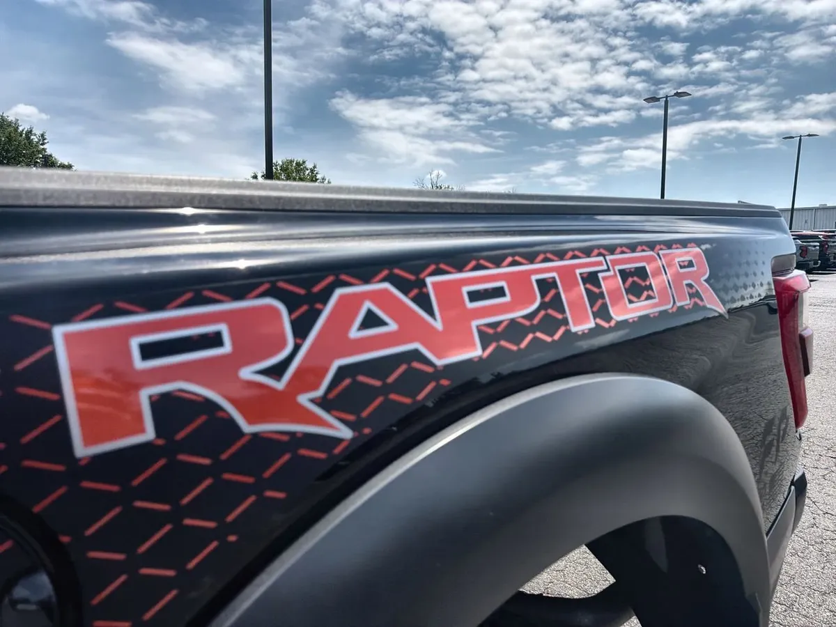 2023 Ford F-150 Raptor thumbnail 27