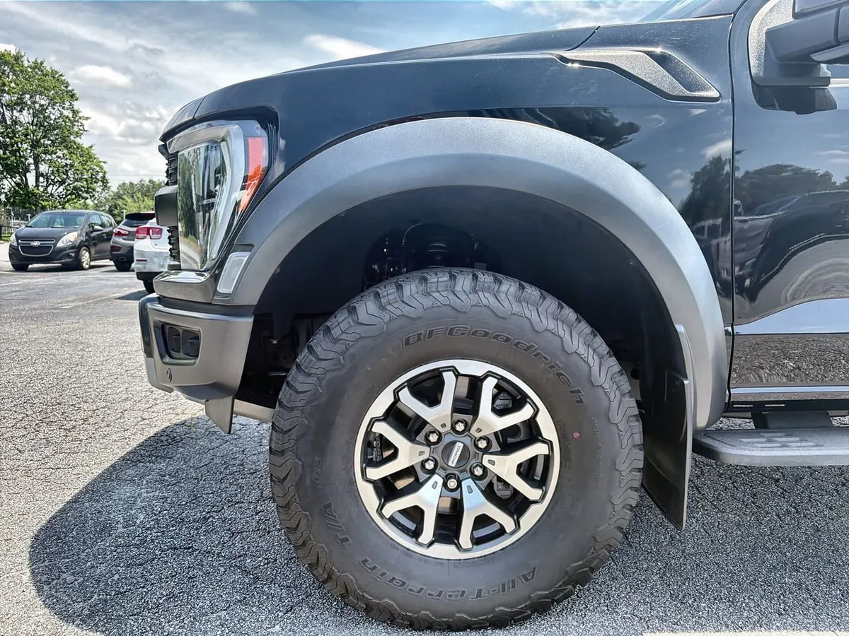 2023 Ford F-150 Raptor thumbnail 28