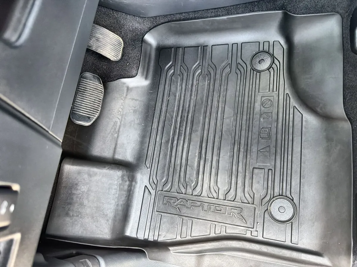 2023 Ford F-150 Raptor thumbnail 30