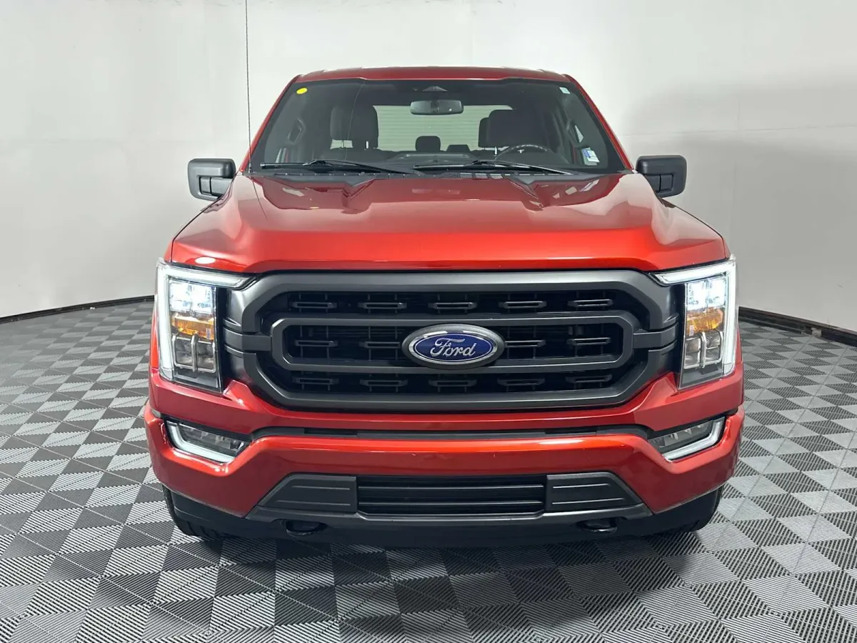2023 Ford F-150 XLT thumbnail 3