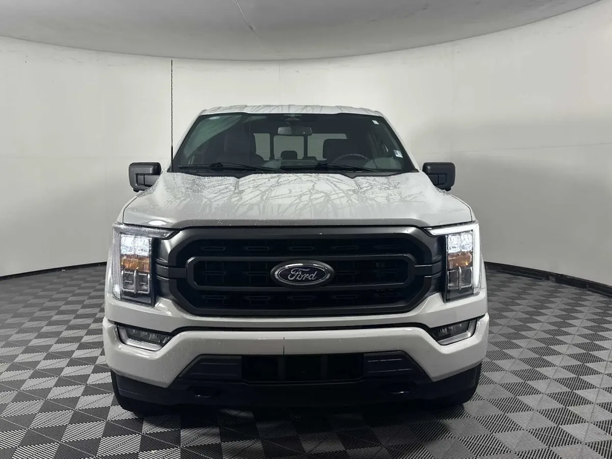 2023 Ford F-150 XLT thumbnail 2