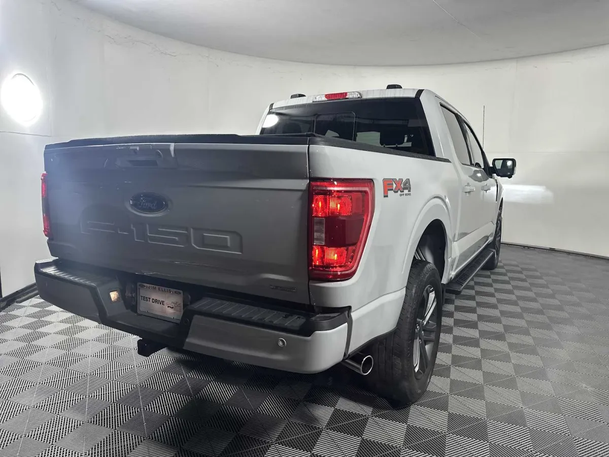 2023 Ford F-150 XLT thumbnail 6