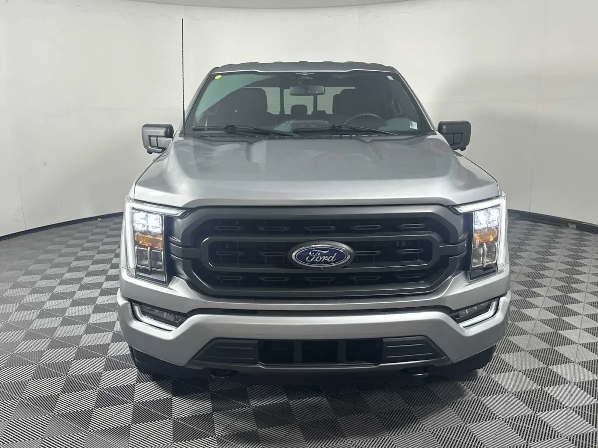 2023 Ford F-150 XLT thumbnail 3