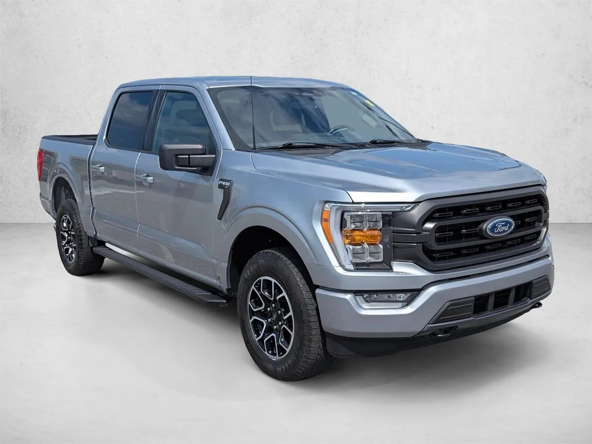 2023 Ford F-150 XLT thumbnail 3