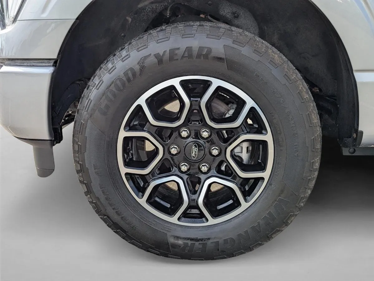 2023 Ford F-150 XLT thumbnail 9