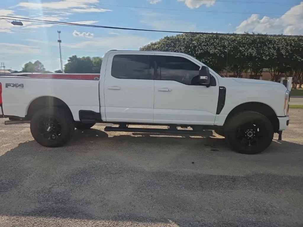 2023 Ford F-250SD XLT thumbnail 10