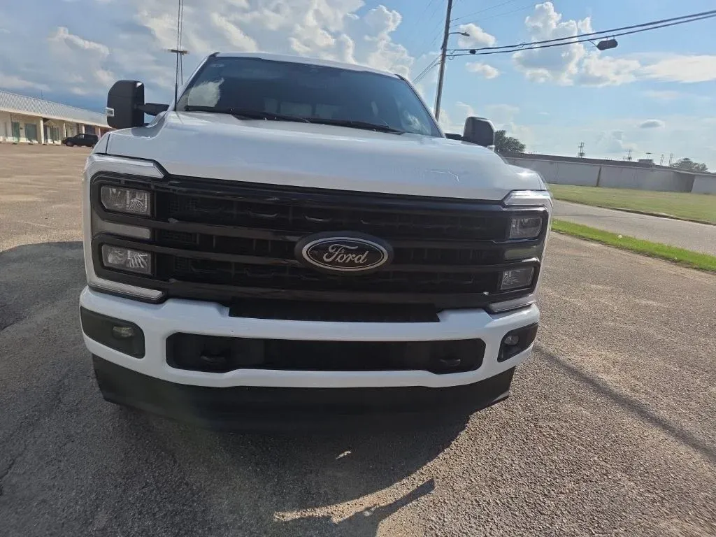 2023 Ford F-250SD XLT thumbnail 2