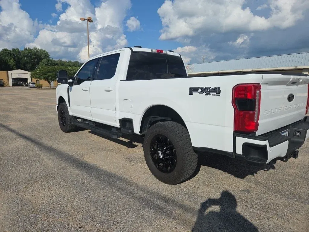 2023 Ford F-250SD XLT thumbnail 6