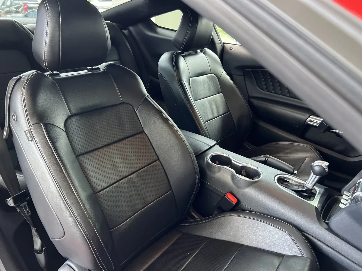 2023 Ford Mustang EcoBoost Premium thumbnail 32
