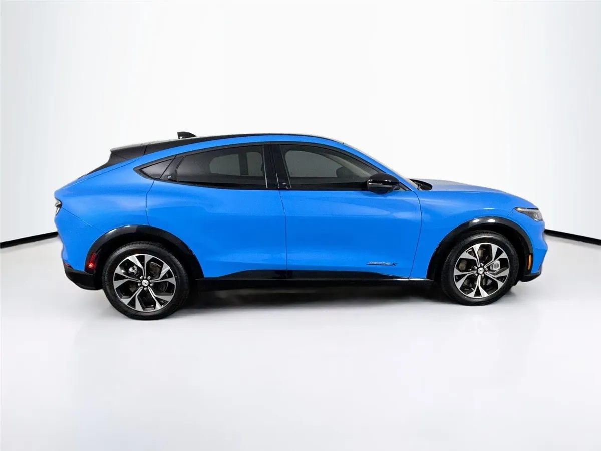 2023 Ford Mustang Mach-E Premium thumbnail 11