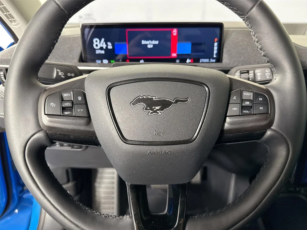 2023 Ford Mustang Mach-E Premium thumbnail 16