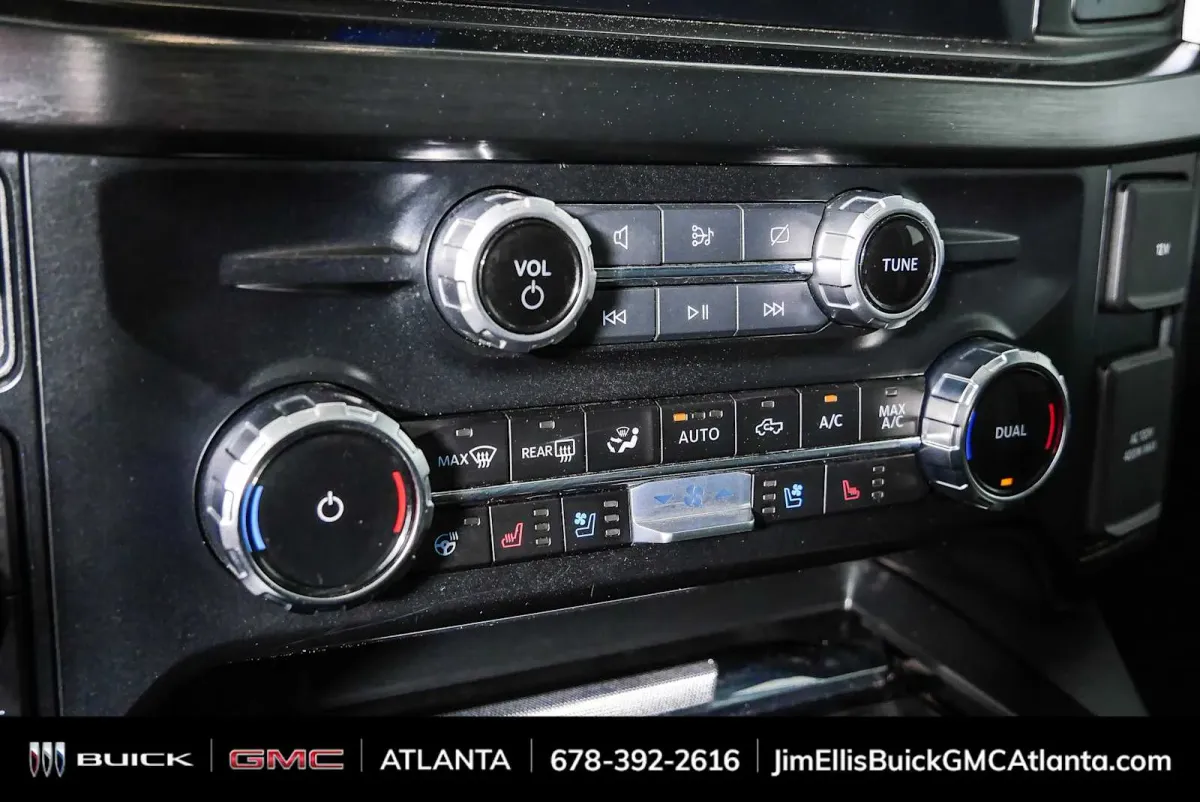 2023 Ford Super Duty F-250 Pickup LARIAT thumbnail 17