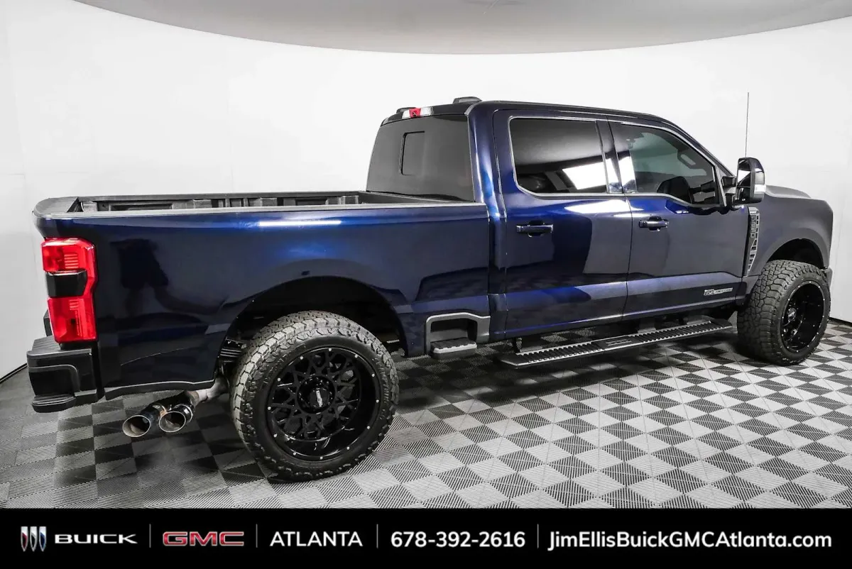 2023 Ford Super Duty F-250 Pickup LARIAT thumbnail 2