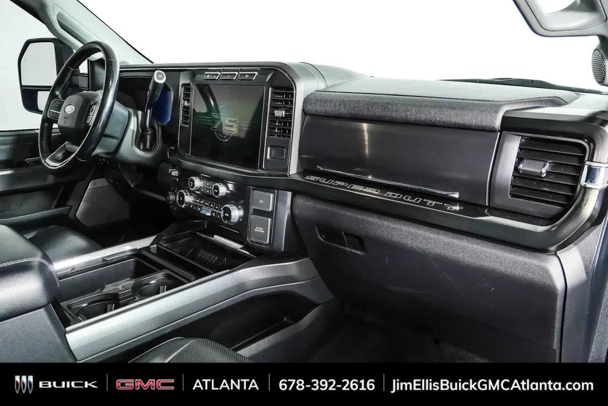 2023 Ford Super Duty F-250 Pickup LARIAT thumbnail 24