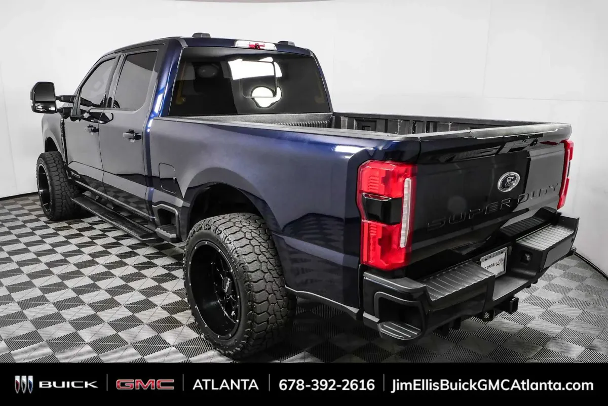 2023 Ford Super Duty F-250 Pickup LARIAT thumbnail 29