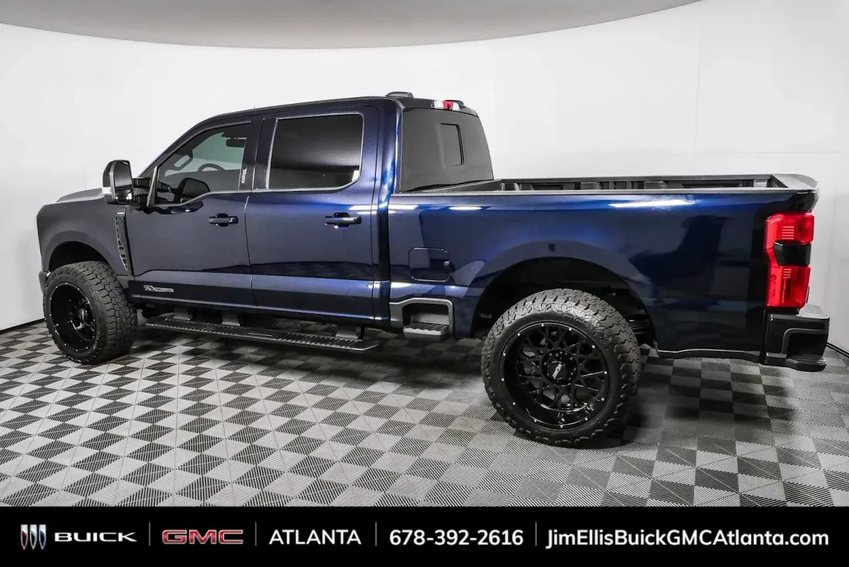 2023 Ford Super Duty F-250 Pickup LARIAT thumbnail 30