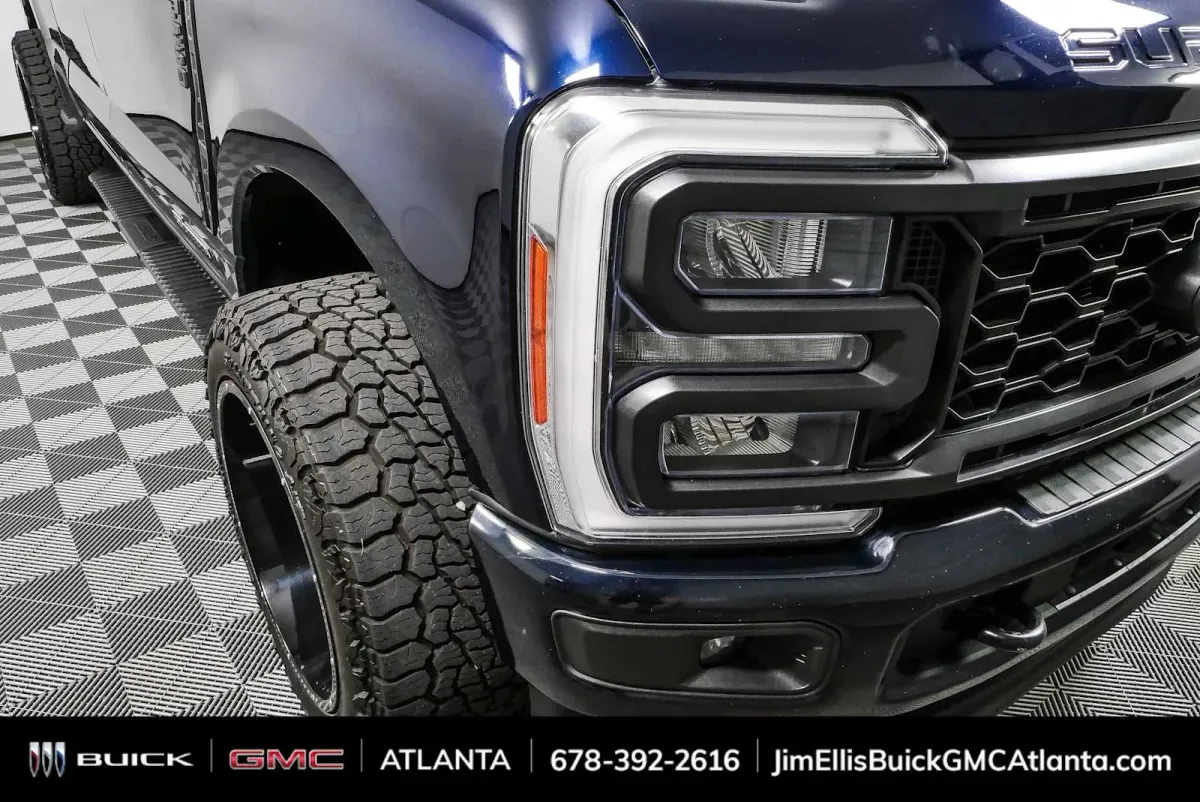 2023 Ford Super Duty F-250 Pickup LARIAT thumbnail 35