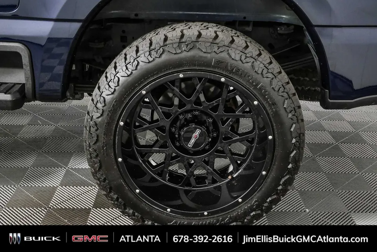 2023 Ford Super Duty F-250 Pickup LARIAT thumbnail 36