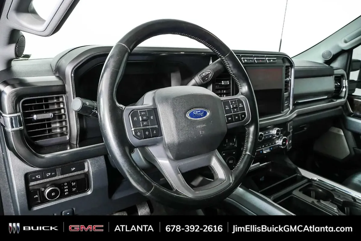 2023 Ford Super Duty F-250 Pickup LARIAT thumbnail 4