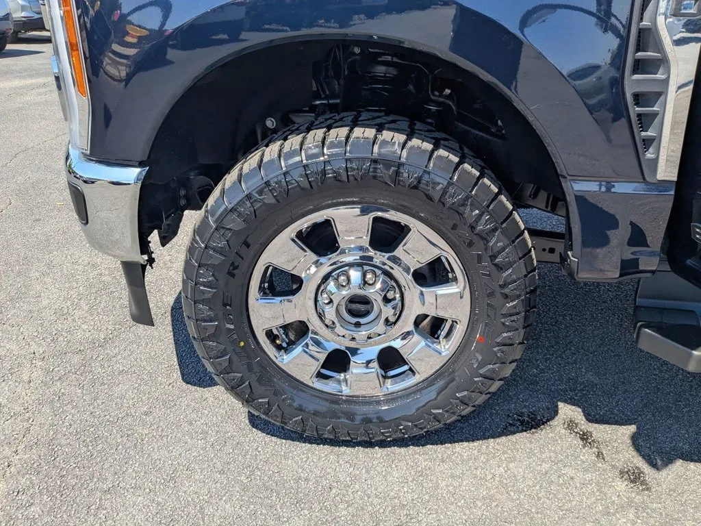 2023 Ford Super Duty F-250 SRW LARIAT thumbnail 10