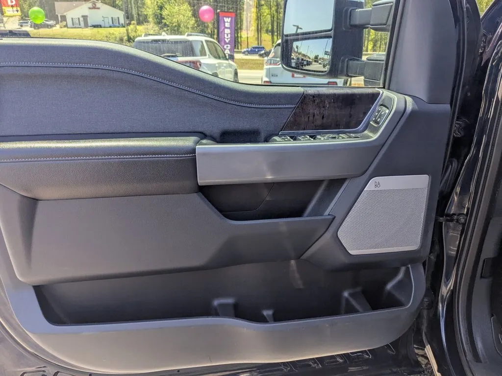 2023 Ford Super Duty F-250 SRW LARIAT thumbnail 11