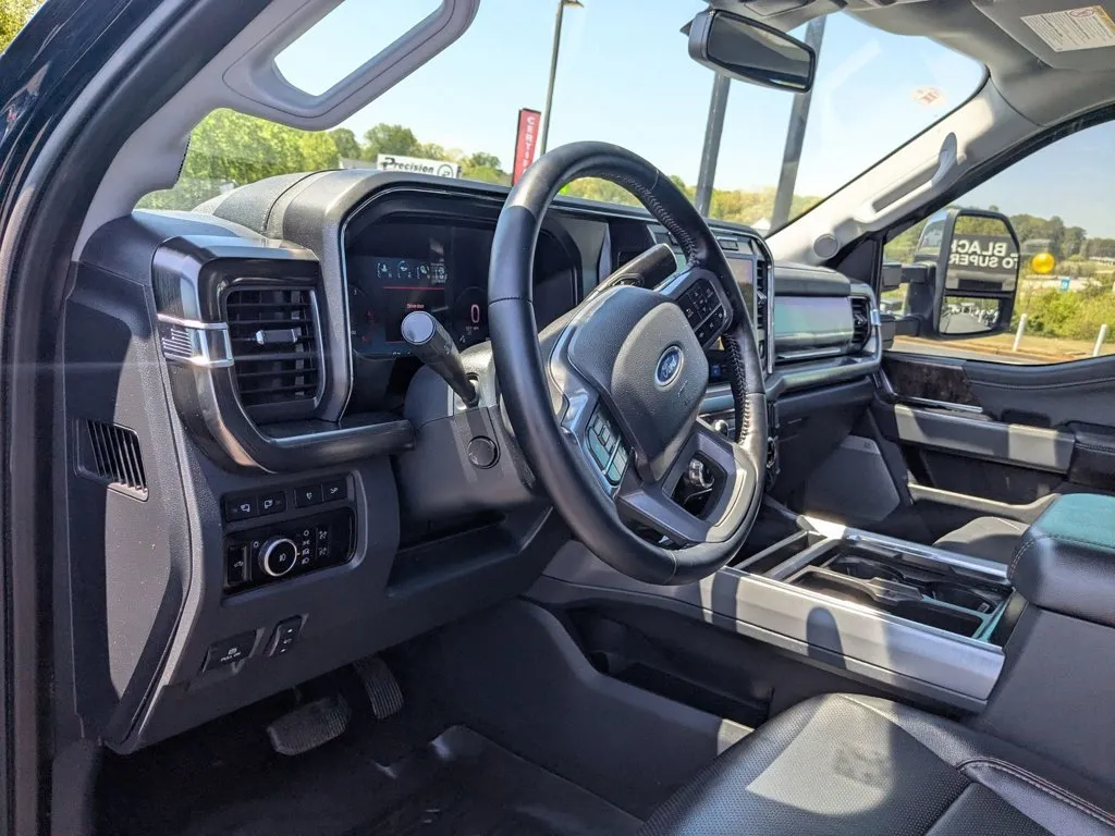 2023 Ford Super Duty F-250 SRW LARIAT thumbnail 14
