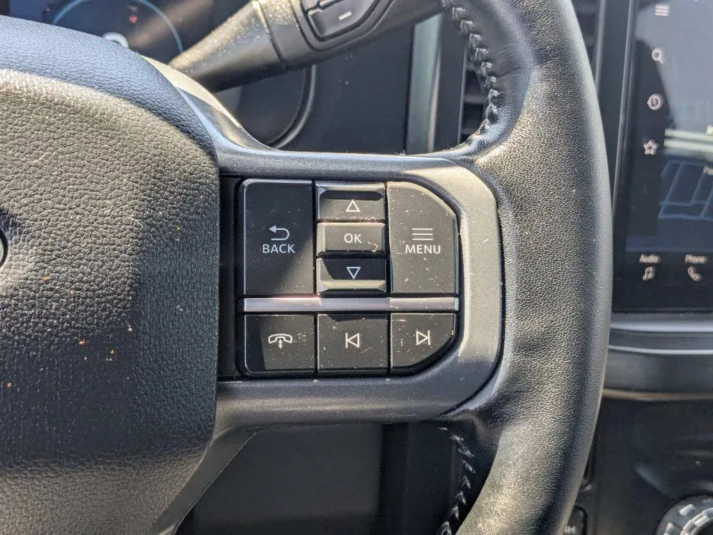 2023 Ford Super Duty F-250 SRW LARIAT thumbnail 23