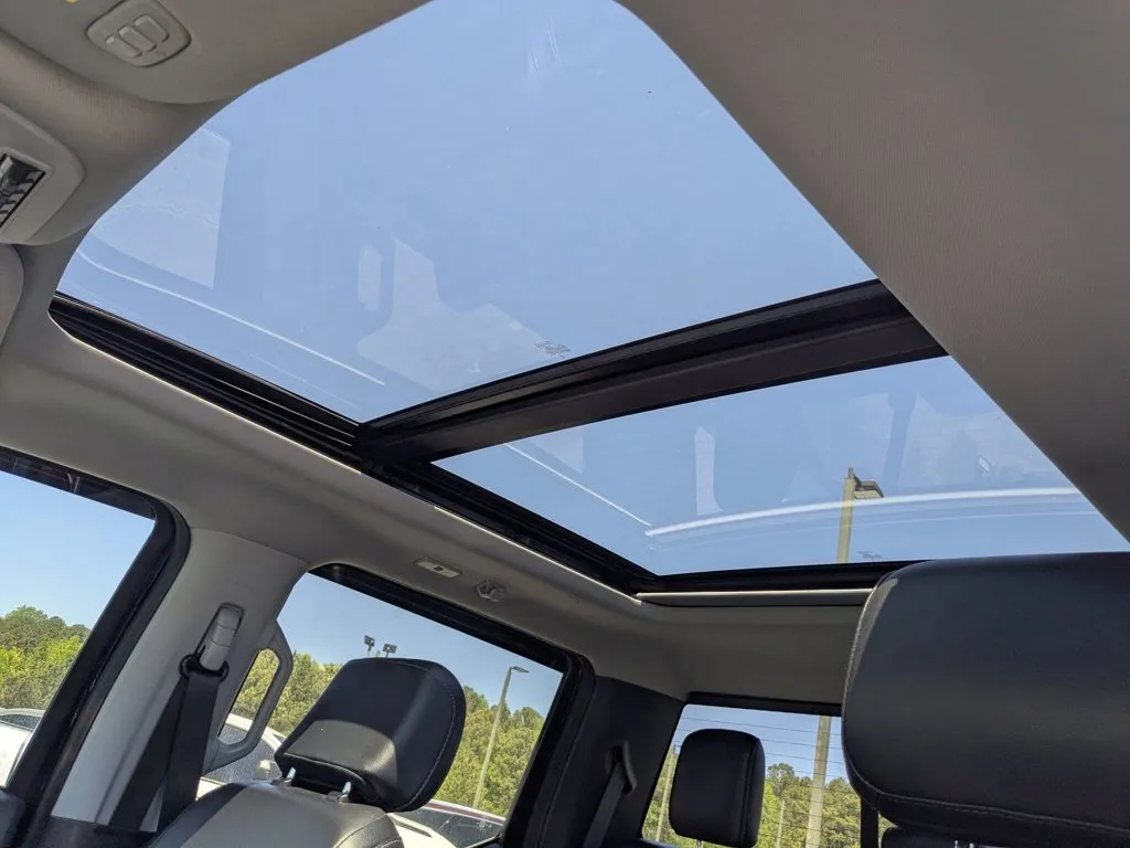 2023 Ford Super Duty F-250 SRW LARIAT thumbnail 24