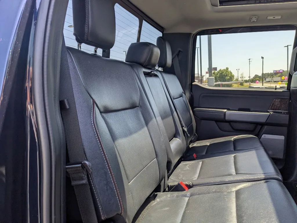 2023 Ford Super Duty F-250 SRW LARIAT thumbnail 26