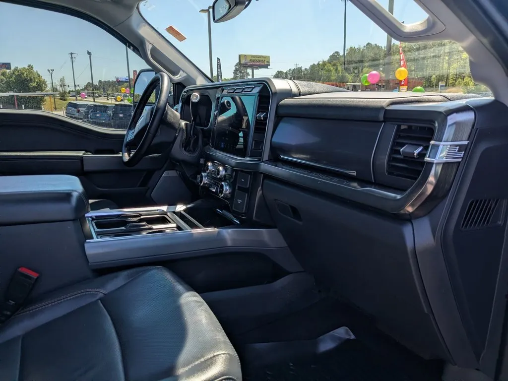 2023 Ford Super Duty F-250 SRW LARIAT thumbnail 28
