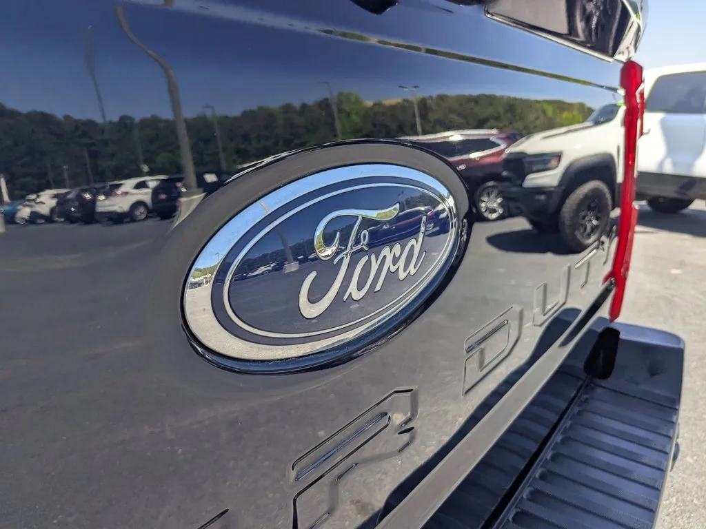 2023 Ford Super Duty F-250 SRW LARIAT thumbnail 29