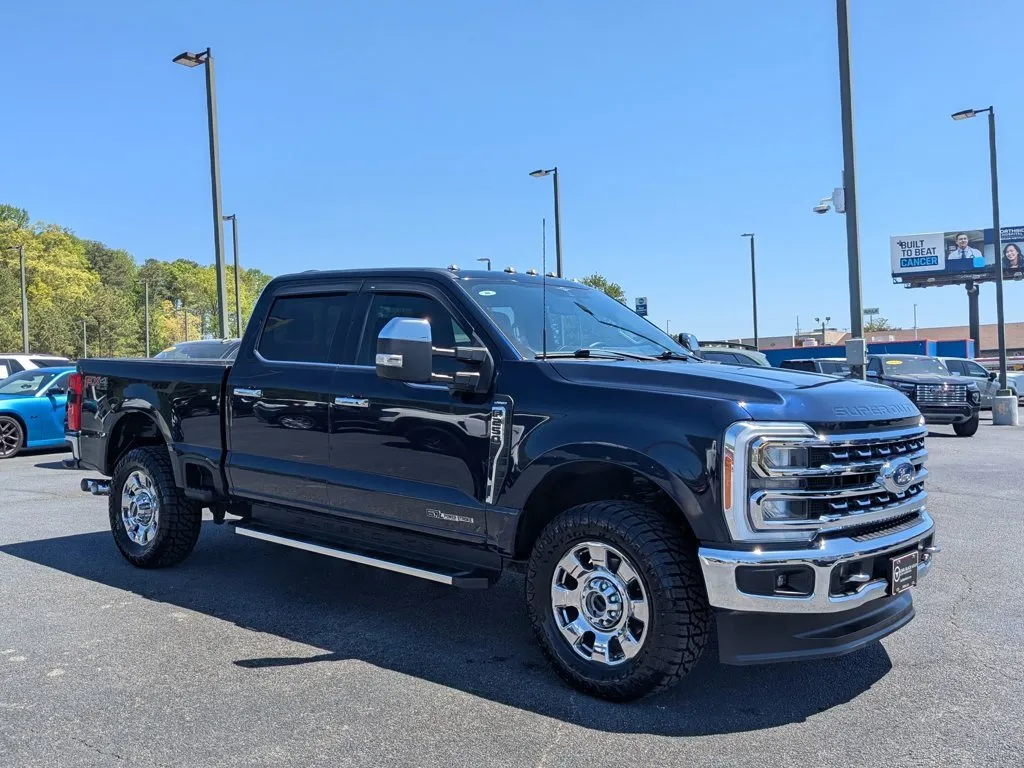 2023 Ford Super Duty F-250 SRW LARIAT thumbnail 3