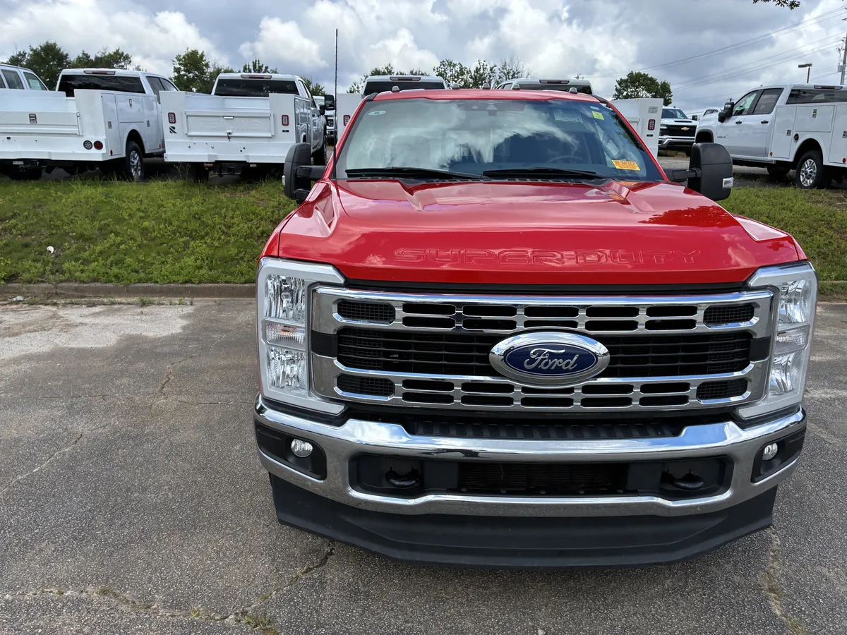 2023 Ford Super Duty F-350 DRW XL thumbnail 2
