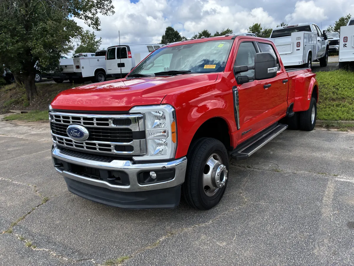 2023 Ford Super Duty F-350 DRW XL thumbnail 3
