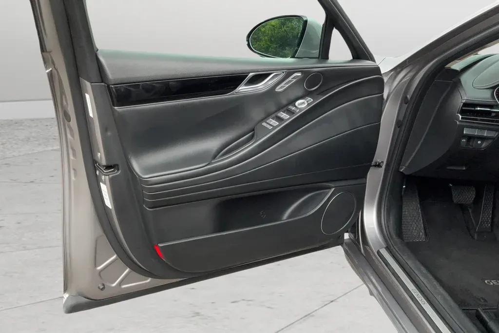 2023 Genesis G80 2.5T thumbnail 11